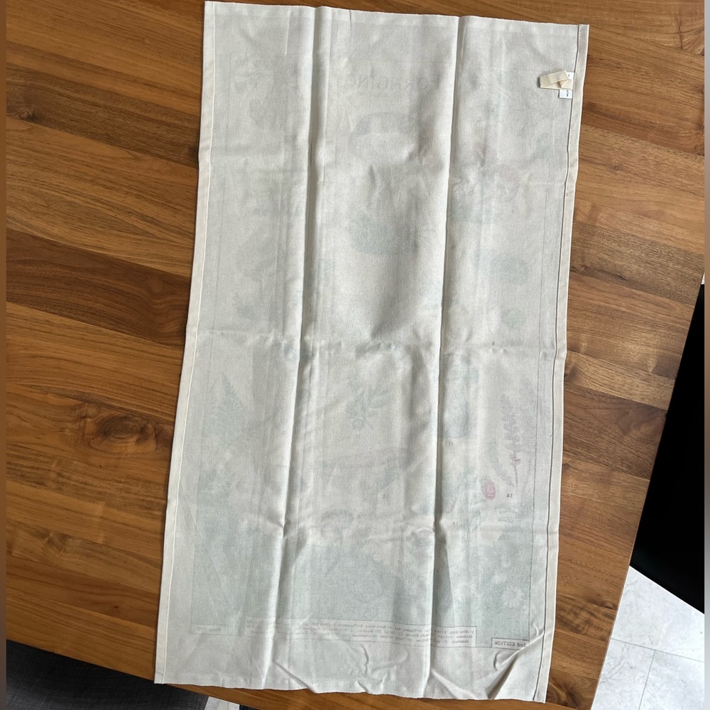 🎈2/$30 - NWOT “FORAGING Plants and Mushrooms” 100% Cotton Tea Towel - Picture 6 of 7